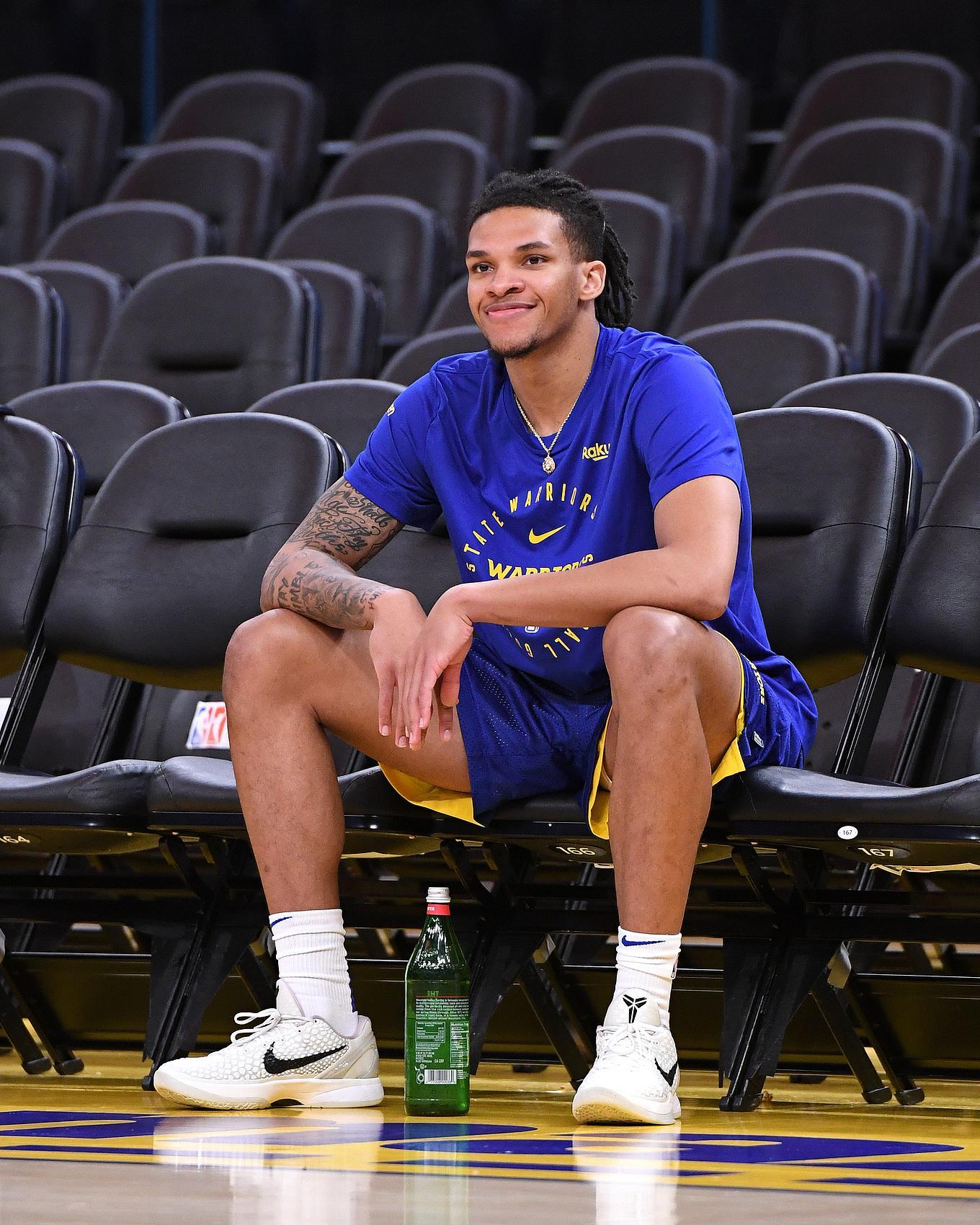 防守挺不错！勇士56号秀理查德7中3&amp;amp;三分5中1拿10分6板3断1帽