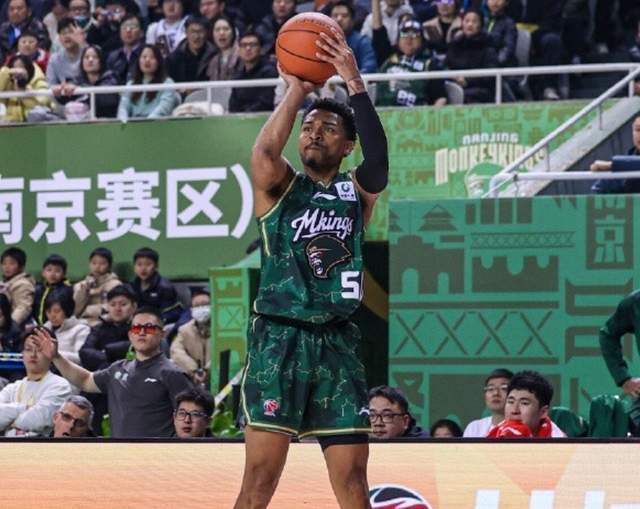 电竞赛事-轰32+12后又砍43+8！CBA又一顶级小外援诞生，能否率队再创奇迹？